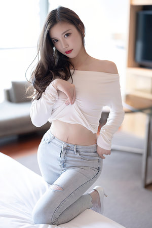 男生把小困困放到女生困困里的电视